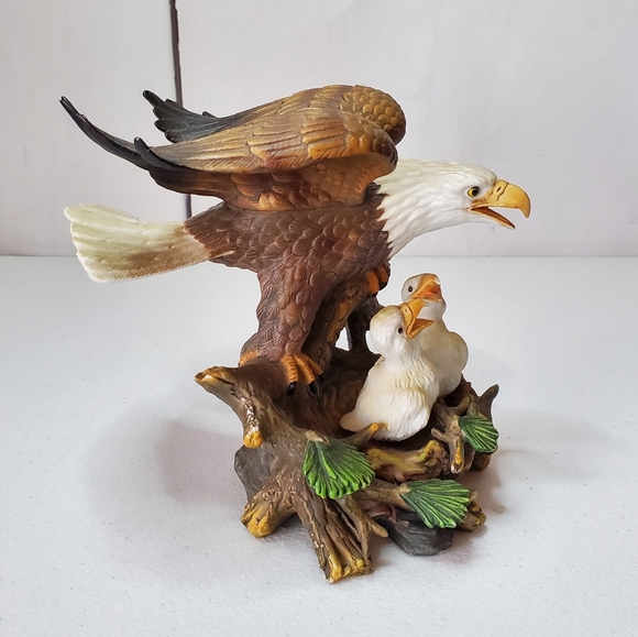 *SOLD* Ceramic Bald Eagle & Eaglets Nesting Statue - Picture 4 of 12